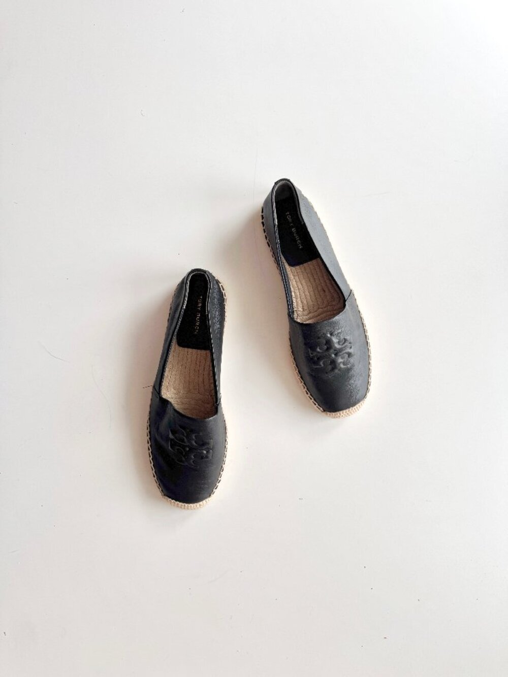 TORY BURCH Everly Black Leather Embossed Logo Espadrille Flats, Size 6.5